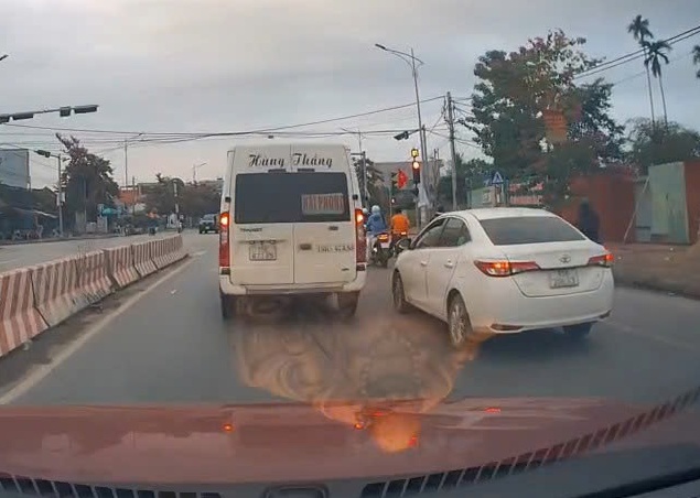 Phòng Cảnh sát giao thông xử lý một trường hợp vi phạm trật tự an toàn giao thông qua đường dây nóng